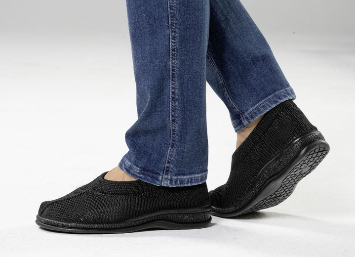 Slipper & Schnürschuhe - Slipper aus elastischem Strickmaterial, in Größe 039 bis 045, in Farbe BRAUN Ansicht 8