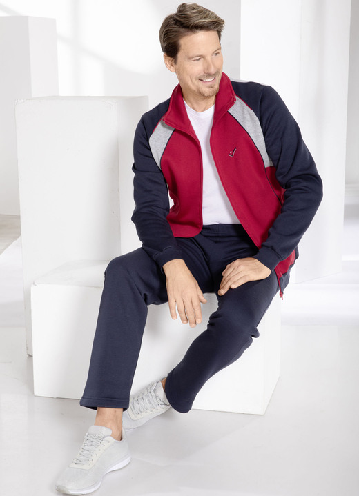 Sport- & Freizeitmode - Freizeitanzug mit Seitentaschen, in Größe 1 (48/50) bis 8 (30/31), in Farbe ROT-MARINE-GRAU