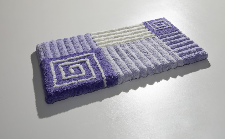 Badgarnituren - Badgarnitur mit rutschhemmener  Rückseite, in Größe 100 (Vorleger halbrund, 50/ 80 cm) bis 112 (WC-Deckelbezug, 47/ 50 cm), in Farbe LILA Ansicht 1