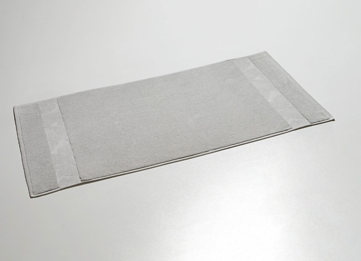 Badgarnituren - Barfußweicher Badteppich mit natürlichem Blätter-Dessin, in Farbe BEERE, in Ausführung Jacquard-Bordüre Ansicht 6