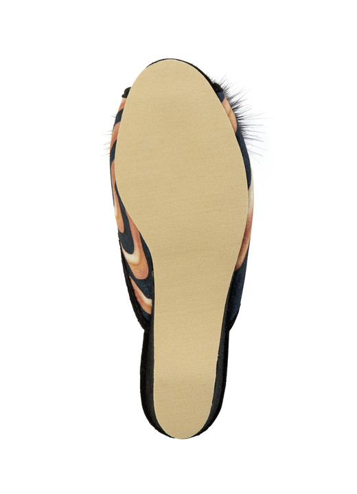 Hausschuhe - ELENA EDEN, schicke Damen-Pantoletten, Weite G, mit Kunstfellpompon, in Größe 036 bis 042, in Farbe SCHWARZ-WEISS Ansicht 11