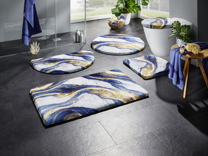 Badgarnituren - Badgarnitur in barfußweicher Qualität Ansicht 4 Badgarnituren - Badgarnitur in barfußweicher Qualität, in Größe 100 (Vorleger halbrund, 50/ 80 cm) bis 112 (WC-Deckelbezug, 47/ 50 cm), in Farbe AUBERGINE Ansicht 4