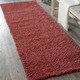 Modern - Traumhaft flauschige Brücken und Teppiche in Shaggy-Qualität – Farbe WEINROT – Ansicht 5 Modern - Traumhaft flauschige Brücken und Teppiche in Shaggy-Qualität, in Größe 111 (Brücke 60x90 cm) bis 304 (Teppich rund ø 150 cm), in Farbe GOLD – Farbe WEINROT – Ansicht 5