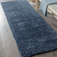 Modern - Traumhaft flauschige Brücken und Teppiche in Shaggy-Qualität – Farbe DUNKELBLAU – Ansicht 5 Modern - Traumhaft flauschige Brücken und Teppiche in Shaggy-Qualität, in Größe 111 (Brücke 60x90 cm) bis 304 (Teppich rund ø 150 cm), in Farbe GOLD – Farbe DUNKELBLAU – Ansicht 5