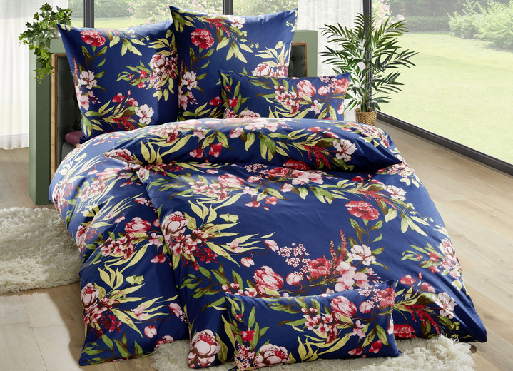 Bettwäschegarnituren - Beidseitig bedruckte Bettwäsche-Garnitur, in Größe 111 (40/80 cm + 135/200 cm) bis 115 (80/80 cm + 155/220 cm), in Farbe BROMBEERE Ansicht 3