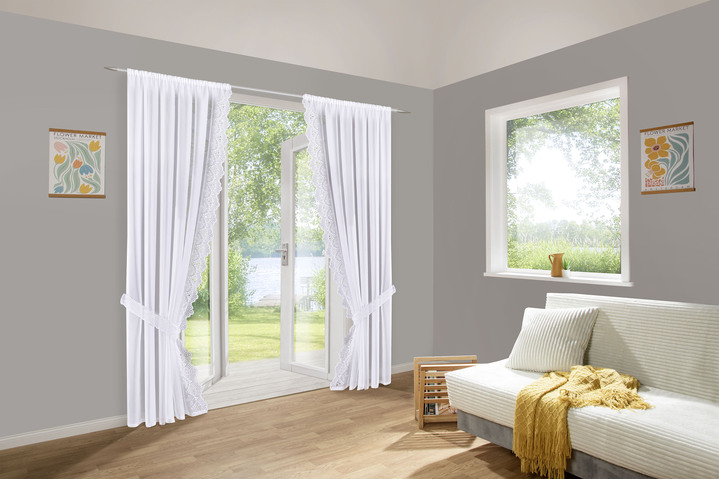 Landhaus & Küche - Fensterdekoration mit aufwendiger Plauener Stickerei, in Größe 320 (Seitenschal-Garnitur, H100xB70 cm) bis 783 (Kurzstore, H44xB300 cm), in Farbe WEISS Ansicht 1