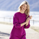 Longshirts - Longshirt mit seitlichen Eingrifftaschen – Farbe FUCHSIA – Ansicht 2 Longshirts - Longshirt mit seitlichen Eingrifftaschen, in Größe 036 bis 052, in Farbe FUCHSIA – Farbe FUCHSIA – Ansicht 2