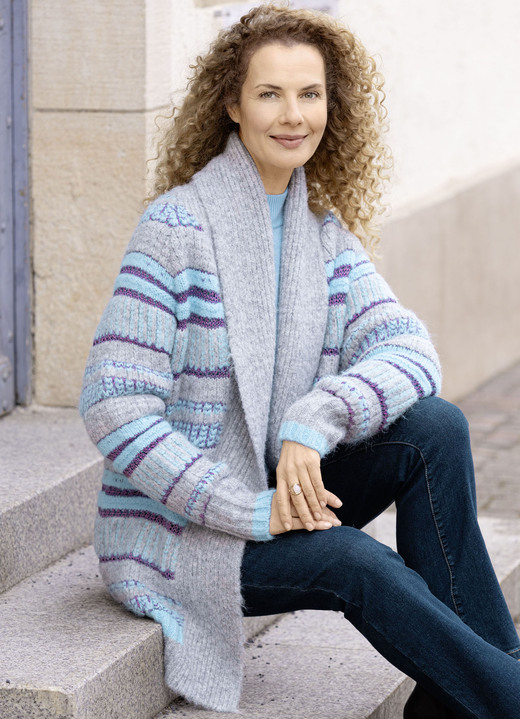 Jacken, Westen & Sets - Strickjacke in Grobstrick, in Größe L(44/46) bis XS(32/34), in Farbe HELLGRAU-HELLBLAU-LILA Ansicht 2