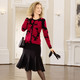 Jacken, Westen & Sets - Strickjacke in Feinstrick – Farbe SCHWARZ-ROT – Ansicht 3 Jacken, Westen & Sets - Strickjacke in Feinstrick, in Größe L(44/46) bis XXL(52/54), in Farbe SCHWARZ-ROT – Farbe SCHWARZ-ROT – Ansicht 3