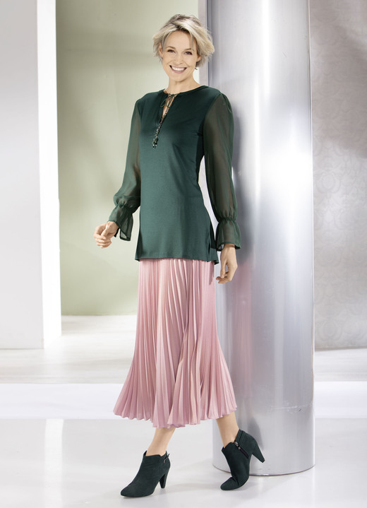 Shirts - Shirt mit ausgefallener Ausschnittverarbeitung in 2 Farben, in Größe 036 bis 052, in Farbe SCHWARZ Ansicht 6