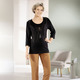Damenmode - Shirt mit kontrastfarbenen Zierplättchen – Farbe SCHWARZ – Ansicht 4 Damenmode - Shirt mit kontrastfarbenen Zierplättchen, in Größe 038 bis 056, in Farbe SCHWARZ – Farbe SCHWARZ – Ansicht 4