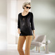 Damenmode - Shirt mit kontrastfarbenen Zierplättchen – Farbe SCHWARZ – Ansicht 2 Damenmode - Shirt mit kontrastfarbenen Zierplättchen, in Größe 038 bis 056, in Farbe SCHWARZ – Farbe SCHWARZ – Ansicht 2