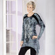 Longshirts - Longshirt in aktueller Batik-Optik in 2 Farben – Farbe GRAU BATIK – Ansicht 1 Longshirts - Longshirt in aktueller Batik-Optik in 2 Farben, in Größe 038 bis 056, in Farbe LILA BATIK – Farbe GRAU BATIK – Ansicht 1