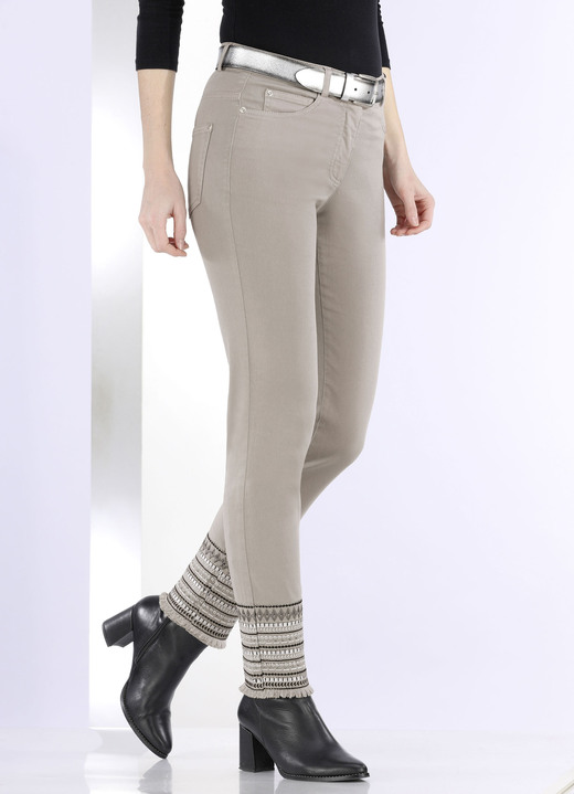 Damenmode - Hose mit aufwendiger Stickerei im Ethno-Stil, in Größe 017 bis 050, in Farbe GRAU Ansicht 3