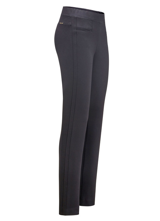 - Hose mit schmaler Beinweite, in Größe 018 bis 052, in Farbe SCHWARZ Ansicht 1