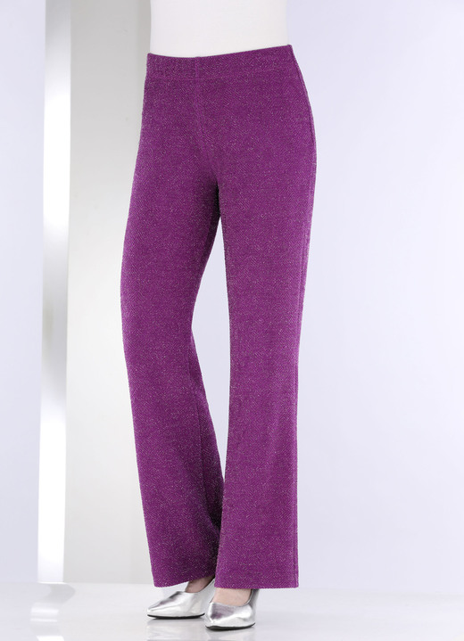 Damenmode - Hose mit edel funkelndem Glanzgarn, in Größe 017 bis 052, in Farbe BEERE Ansicht 3