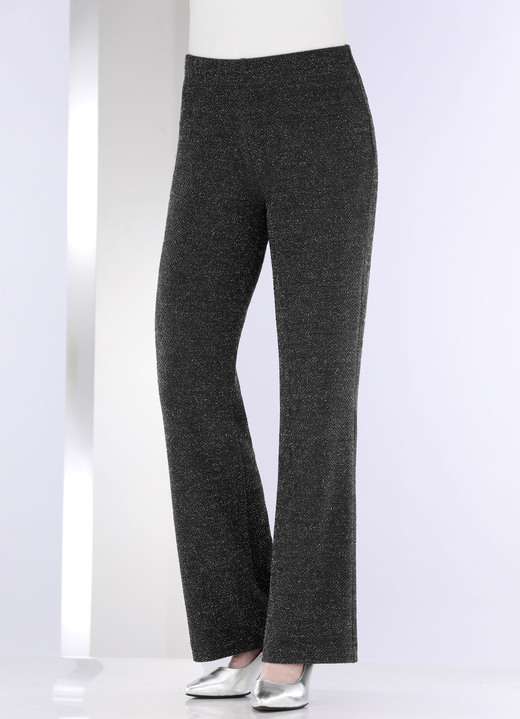 Damenmode - Hose mit edel funkelndem Glanzgarn, in Größe 017 bis 052, in Farbe BEERE Ansicht 11