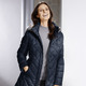 Jacken, Mäntel, Blazer - Daunen-Kurzmantel mit abnehmbarer Kapuze – Farbe NAVY Jacken, Mäntel, Blazer - Daunen-Kurzmantel mit abnehmbarer Kapuze, in Größe 036 bis 054, in Farbe SCHILFGRÜN