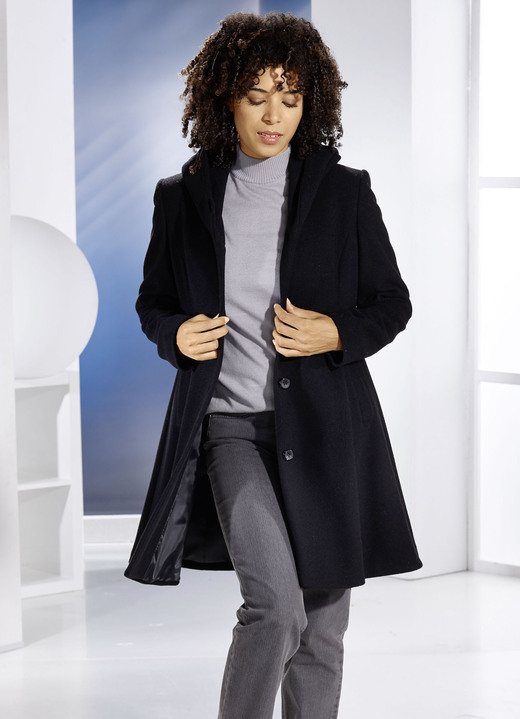 Jacken, Mäntel, Blazer - Kurzmantel in Swingerform, in Größe 036 bis 052, in Farbe SCHWARZ Ansicht 2