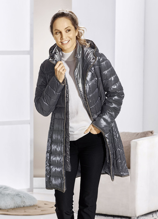 Jacken, Mäntel, Blazer - Kurzmantel mit seitlicher Längssteppung Ansicht 2 Jacken, Mäntel, Blazer - Kurzmantel mit seitlicher Längssteppung, in Größe 036 bis 052, in Farbe GRAFIT Ansicht 2