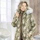 Jacken, Mäntel, Blazer - Jacke mit Dessin in Kunstpelz-Optik – Farbe GRÜN-CREME – Ansicht 3 Jacken, Mäntel, Blazer - Jacke mit Dessin in Kunstpelz-Optik, in Größe 036 bis 052, in Farbe GRÜN-CREME – Farbe GRÜN-CREME – Ansicht 3