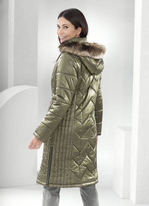 Jacken, Mäntel, Blazer - Mantel mit figurfreundlicher Längssteppung Jacken, Mäntel, Blazer - Mantel mit figurfreundlicher Längssteppung, in Größe 036 bis 052, in Farbe KHAKI