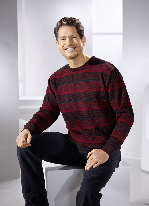 Hemden, Pullover & Shirts - Rundhalspullover mit Strukturdessin in 2 Farben, in Größe 046 bis 062, in Farbe JEANSBLAU-GRAU Ansicht 3