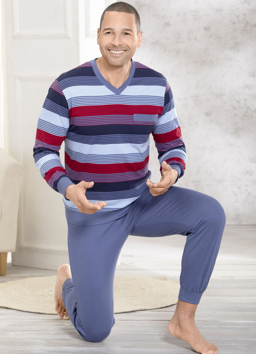 Nachtwäsche - Zweierpack Schlafanzüge mit V-Ausschnitt und aufgesetzter Brusttasche in Ringeldessin, in Größe 046 bis 062, in Farbe 1X JEANSBLAU-MARINE-ROT, 1X MARINE-GRÜN-BLEU Ansicht 3