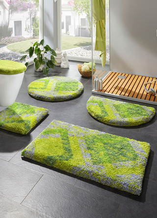 Badgarnituren - Moderne Badgarnitur aus dem Hause Grund – Farbe GRÜN-GRAU – Ansicht  Badgarnituren - Moderne Badgarnitur aus dem Hause Grund, in Größe 100 (Vorleger halbrund, 50/ 80 cm) bis 112 (WC-Deckelbezug, 47/ 50 cm), in Farbe GRÜN-GRAU – Farbe GRÜN-GRAU – Ansicht