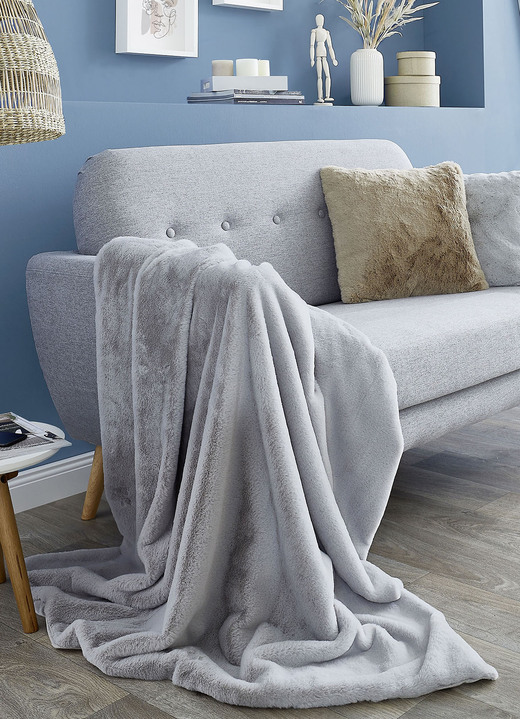 Decken - Kuschelige Wohnaccessoire Ansicht 3 Decken - Kuschelige Wohnaccessoire, in Größe 101 (Fellform, 55x 80 cm) bis 405 (Sitzkissen, 40x 40 cm), in Farbe WEISS Ansicht 3