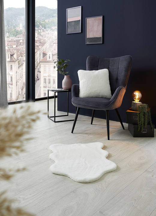 Decken - Kuschelige Wohnaccessoire, in Größe 101 (Fellform, 55x 80 cm) bis 405 (Sitzkissen, 40x 40 cm), in Farbe WEISS Ansicht 1