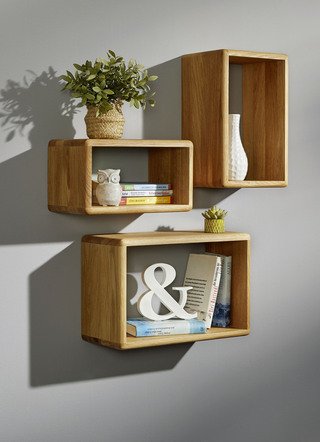 Wandregale mit gerundeten Ecken und Kanten