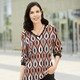 Damenmode - Shirt mit V-Ausschnitt – Farbe SCHWARZ-ORANGE-ECRU – Ansicht 1 Damenmode - Shirt mit V-Ausschnitt, in Größe 038 bis 054, in Farbe SCHWARZ-ORANGE-ECRU – Farbe SCHWARZ-ORANGE-ECRU – Ansicht 1