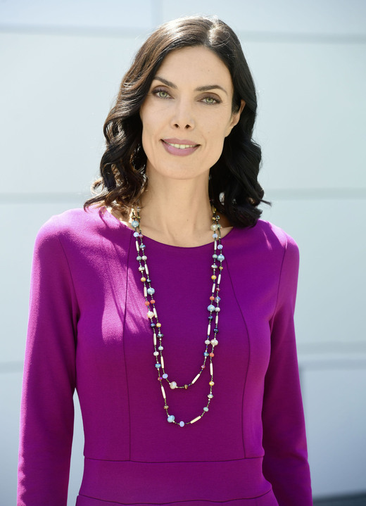 Freizeitkleider - Kleid mit aufspringenden Kellerfalten Ansicht 3 Freizeitkleider - Kleid mit aufspringenden Kellerfalten, in Größe 036 bis 054, in Farbe SCHWARZ Ansicht 3