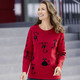 Pullover - Pullover mit Katzenmotiven – Farbe ROT-SCHWARZ – Ansicht 1 Pullover - Pullover mit Katzenmotiven, in Größe 038 bis 054, in Farbe ROT-SCHWARZ – Farbe ROT-SCHWARZ – Ansicht 1