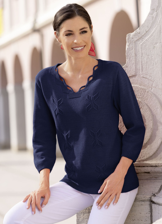 Pullover - Pullover mit dekorativem Ausschnitt Ansicht 4 Pullover - Pullover mit dekorativem Ausschnitt, in Größe 036 bis 052, in Farbe ROT Ansicht 4