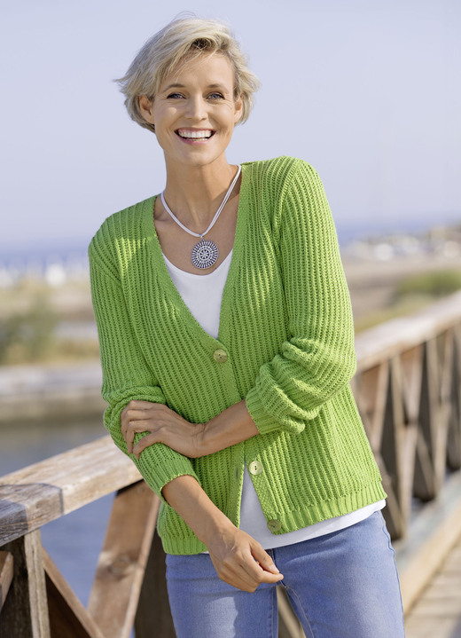 Jacken, Westen & Sets - Strickjacke in Patentstrick, in Größe 036 bis 052, in Farbe KIWIGRÜN Ansicht 1