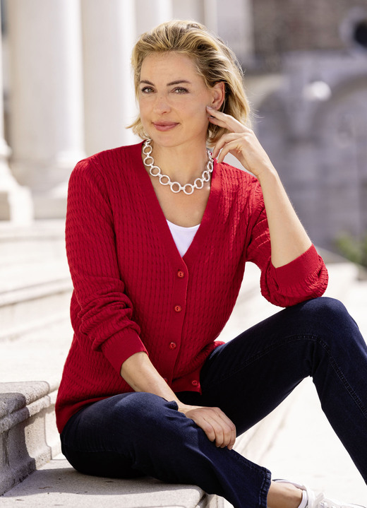 Jacken, Westen & Sets - Strickjacke mit Zöpfchendessin, in Größe 036 bis 052, in Farbe ROT Ansicht 1