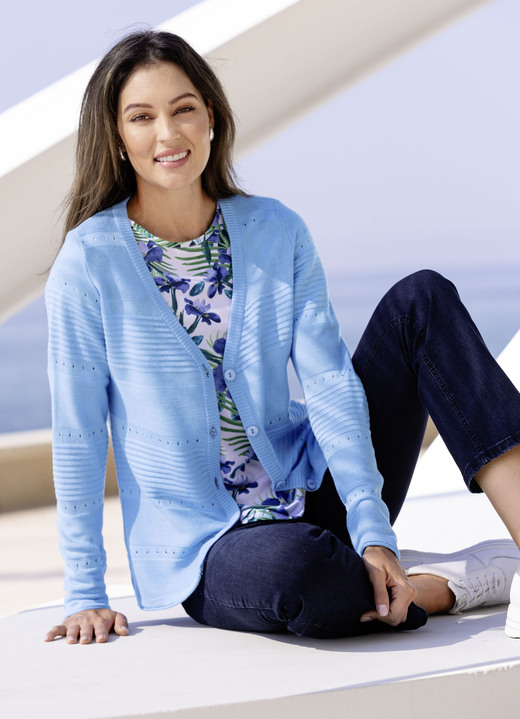 Jacken, Westen & Sets - Strickjacke in Mustermix Ansicht 2 Jacken, Westen & Sets - Strickjacke in Mustermix, in Größe 038 bis 054, in Farbe BLEU Ansicht 2