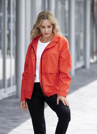 Funktionsjacke mit fester Kapuze