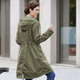 Jacken, Mäntel, Blazer - Kurzmantel mit fester Kapuze – Farbe OLIV Jacken, Mäntel, Blazer - Kurzmantel mit fester Kapuze, in Größe 036 bis 054, in Farbe OLIV