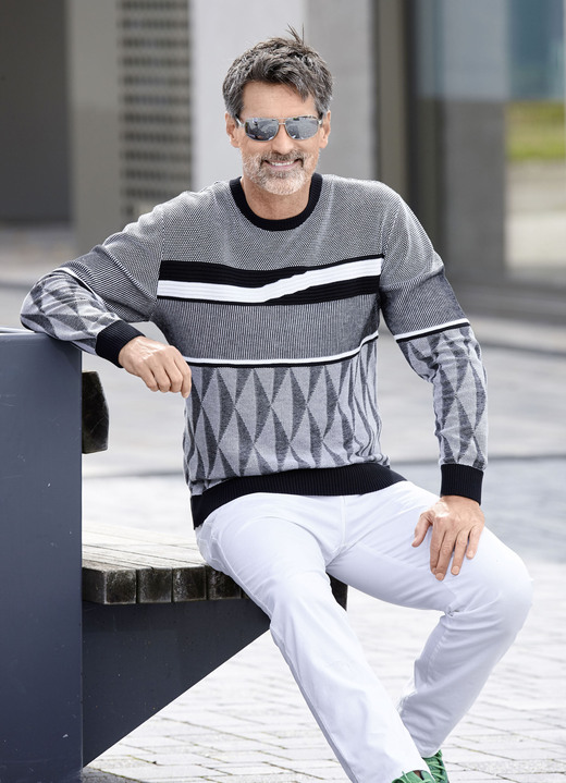 Hemden, Pullover & Shirts - Gemusterter Rundhalspullover in 2 Farben, in Größe 046 bis 062, in Farbe SCHWARZ-WEISS Ansicht 2