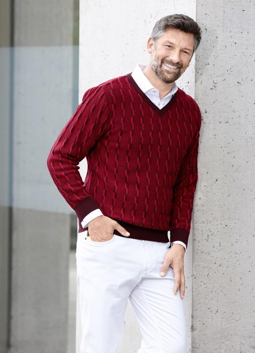 Hemden, Pullover & Shirts - V-Pullover mit markantem Halsausschnitt in 3 Farben, in Größe 046 bis 062, in Farbe MITTELBLAU Ansicht 3