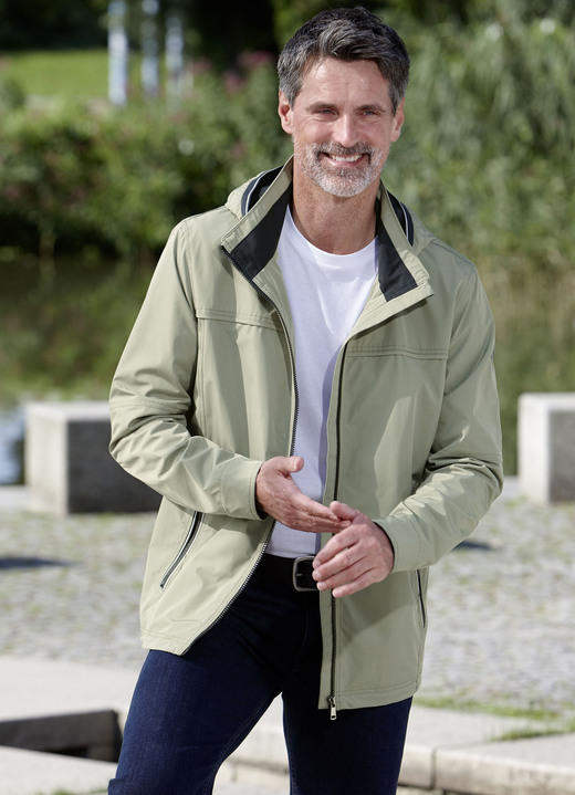 Sakkos & Jacken - Funktionskurzjacke mit abtrennbarer Kapuze Sakkos & Jacken - Funktionskurzjacke mit abtrennbarer Kapuze, in Größe 025 bis 060, in Farbe HELLOLIV