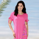 Strandmode - Laurina Kleid mit schimmerndem Druck – Farbe PINK – Ansicht 1 Strandmode - Laurina Kleid mit schimmerndem Druck, in Größe 036 bis 054, in Farbe PINK – Farbe PINK – Ansicht 1