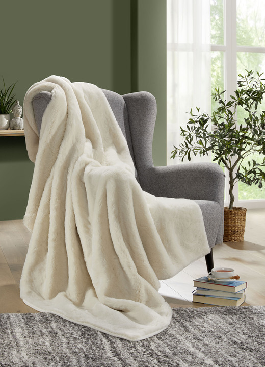 Decken - Webpelzdecke und Kissenbezug aus Alpakawolle, in Größe 215 (Webpelzdecke, 140x200 cm) bis 905 (Kissenbezug, 40x 40 cm), in Farbe NATUR Ansicht 4