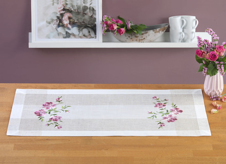 Bestickte Tisch- und Raumdekoration