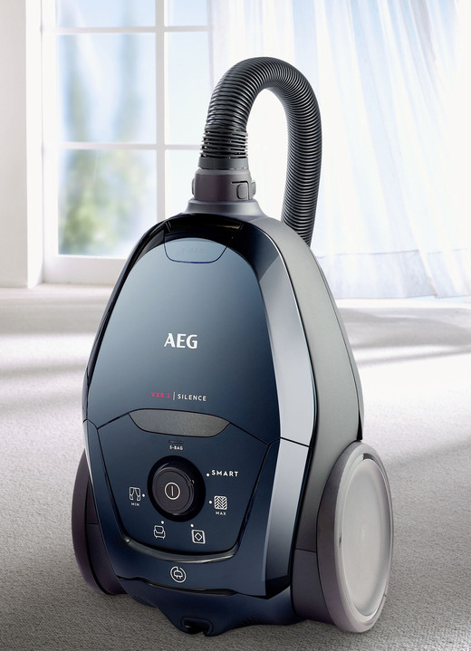 Mit Kabel - Leistungsstarker AEG Bodenstaubsauger, in Farbe SCHWARZ Ansicht 1