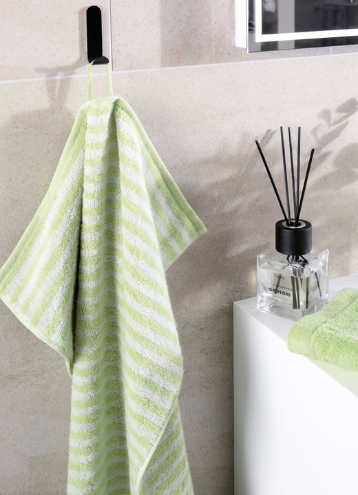 Handtücher - Frottier-Serie in saugstarker Baumwollqualität von Cawö Ansicht 8 Handtücher - Frottier-Serie in saugstarker Baumwollqualität von Cawö, in Größe 200 (1 Handtuch, 50/100 cm) bis 204 (1 Duschtuch, 70/140 cm), in Farbe PINK Ansicht 8