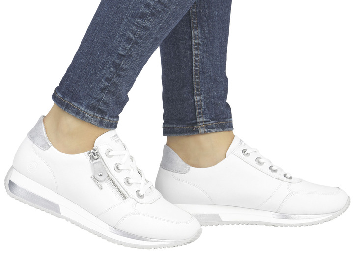 Slipper & Schnürschuhe - Remonte Schnür-Sneaker mit silberfarben schimmerndem Kontrast-Besatz, in Größe 036 bis 042, in Farbe WEISS Ansicht 7